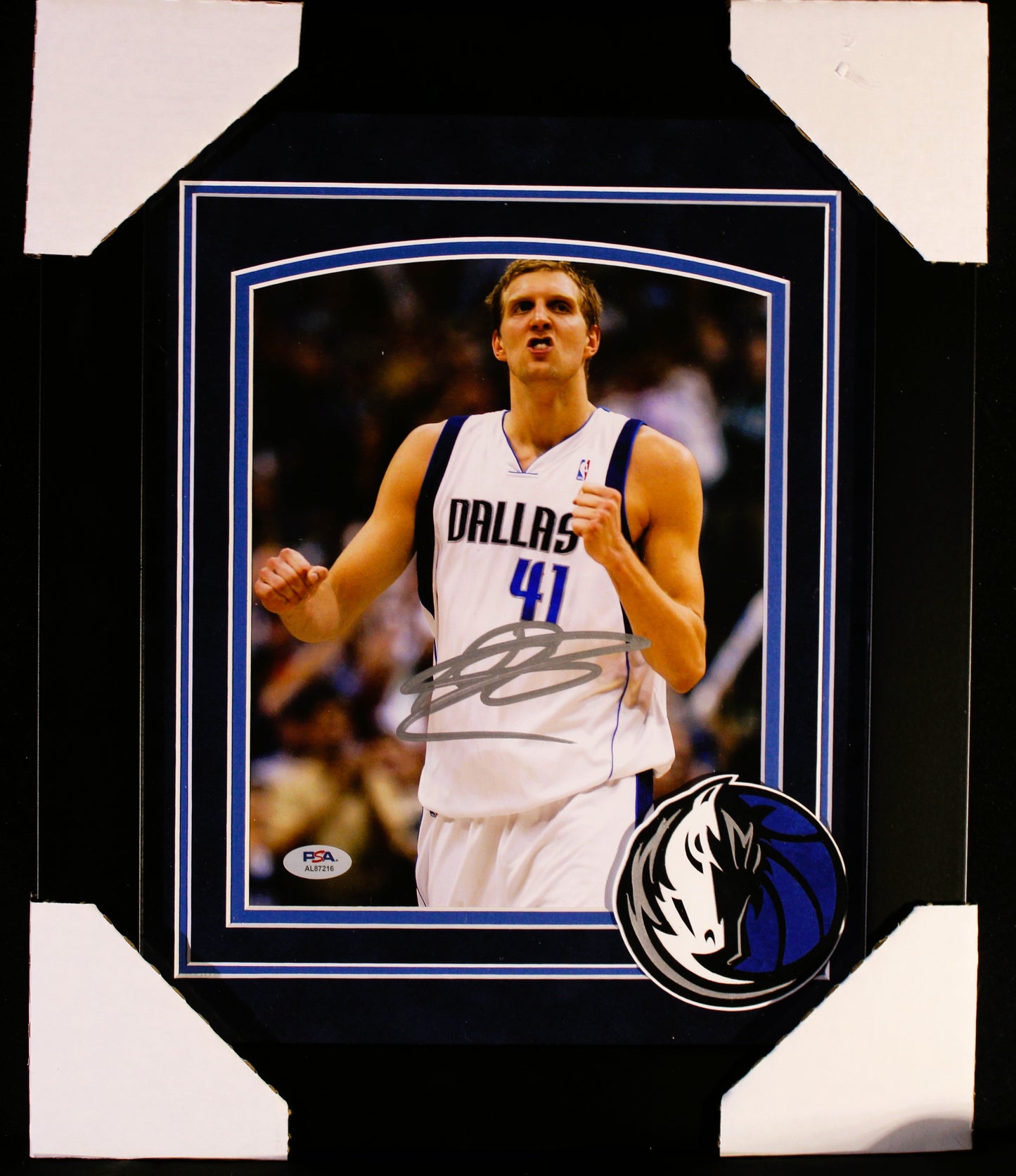 Dirk Nowitzki Signed Photo Framed