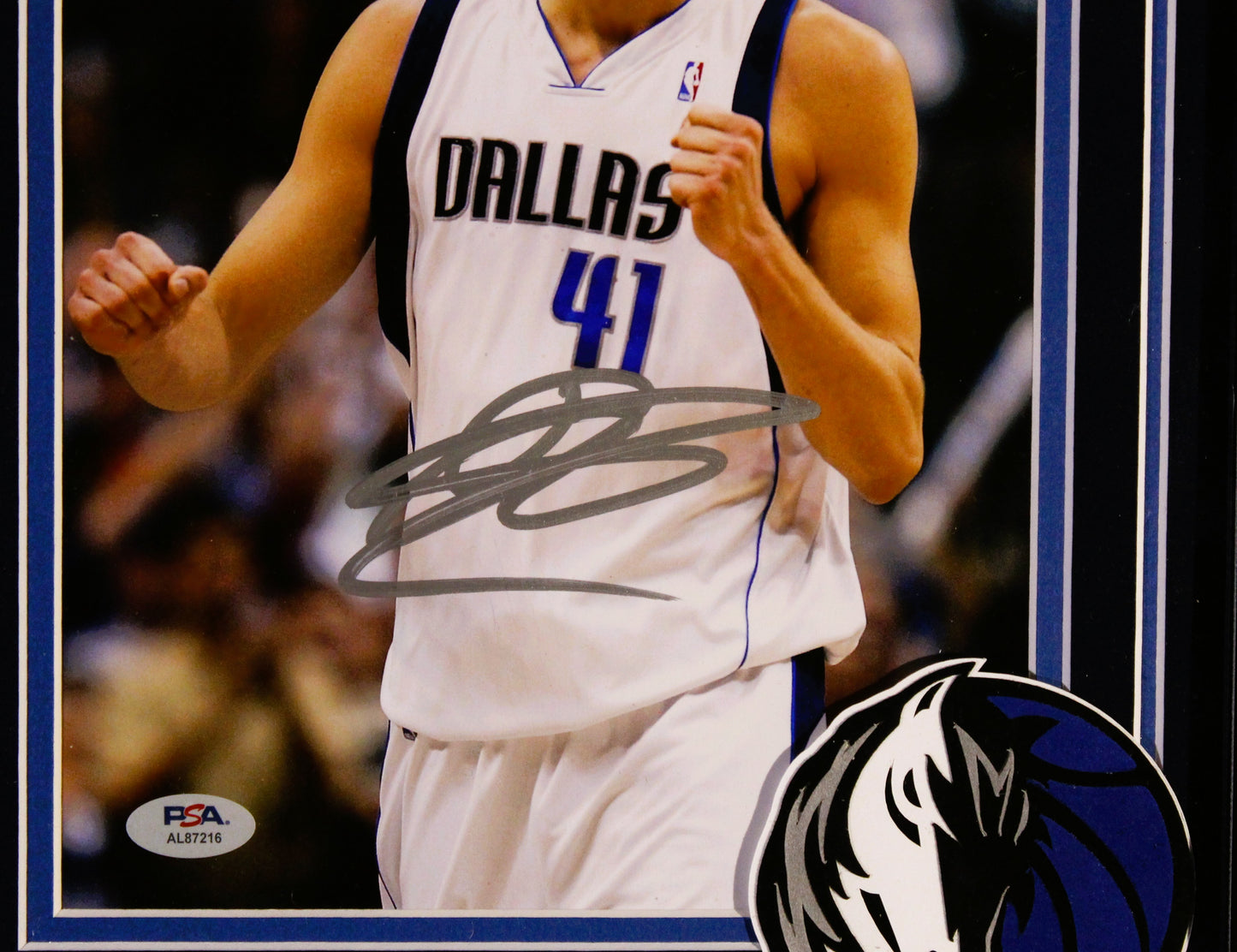 Dirk Nowitzki Signed Photo Framed